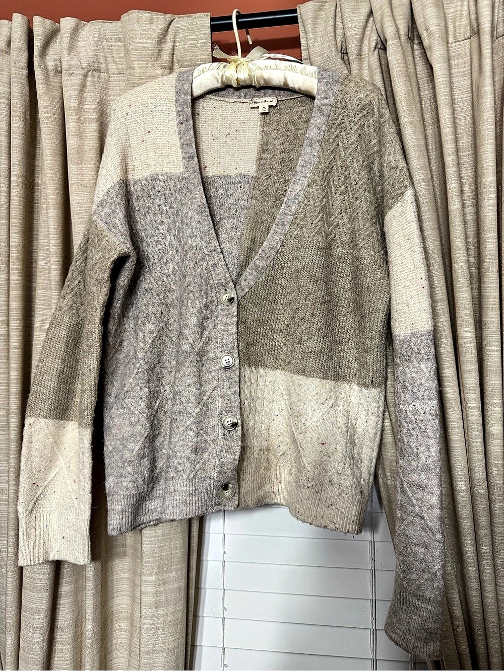 Hem & Thread Color Block V-Neck Cardigan Gray & Cream Size Medium